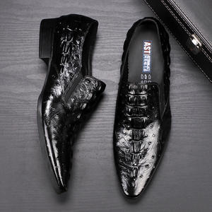 Chaussures décontractées pour hommes tendance 2025 en cuir véritable à motif crocodile, chaussures de ville en cuir, mocassins monobloc, chaussures de mode, chaussures habillées - Product Image 1