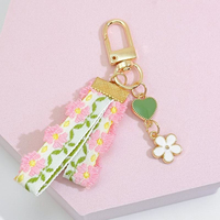 Porte-clés en alliage de zinc étanche en forme de petit vélo, incrusté de strass, design mignon pour sacs, étuis à écouteurs et clés de voiture pour femmes