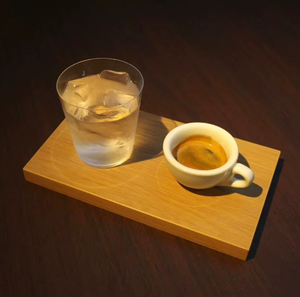 Juego de Taza y Platillo de Cerámica Negra para Espresso, 7 cm de Diámetro, Diseño Minimalista con Asa para Servir Café - Product Image 6