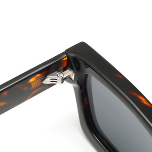 <span class=keywords><strong>Occhiali</strong></span> da <span class=keywords><strong>Sole</strong></span> Polarizzati con Logo in Metallo Personalizzato 1439S Montatura Quadrata Spessa in Acetato Premium per Uomo e <span class=keywords><strong>Donna</strong></span> - Product Image 6