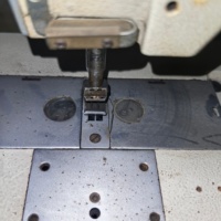 Machine à coudre automatique à double aiguille SIRUBA T828, point de verrouillage, lit plat, moteur servo, 6000 points/min, épaisseur de 5 mm, d'occasion