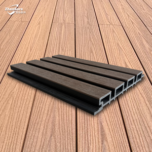 Système de panneaux muraux et de grilles en plastique-<span class=keywords><strong>bois</strong></span> WPC pour façades extérieures modernes - Product Image 1