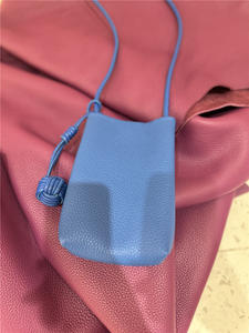Mini Bolso de Teléfono Tejido con Pompones para Mujer, Bolso de Hombro Simple y Elegante, Bolso Bandolera Versátil - Product Image 1