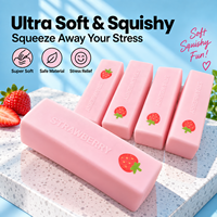 Jouet Squishy Fraise Doux à Presser, à Remontée Lente, Anti-Stress, Jouet Fidget, 13,5 cm, Jouet Nouveauté en Forme d'Aliment, Matériau PU, 14 Ans