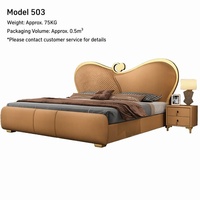 Cadre de lit luxueux au design italien, revêtement en similicuir, structure en pin massif, options de taille Queen/King avec sommier intégré