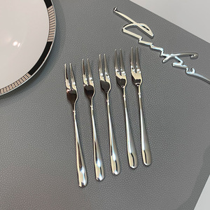 Forchetta da frutta in acciaio inossidabile 304 in stile Ins, torta di lusso leggera per la casa e l'hotel, Dessert, forchetta per frittelle e bastoncini di frutta Set da tavola - Product Image 5