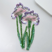 Appliques florales à sequins et perles faites à la main, tiges et feuilles vertes, base en tulle, à coudre sur les robes de soirée haut de gamme ou les robes de mariée