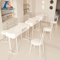 Salon de manucure de luxe table et chaises de manucure double places blanches ensemble table et chaises de salon de beauté moderne ensembles de table et de chaises de salon de manucure
