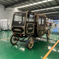 Siège conducteur fermé noir et or pour véhicule de mariage ou de tourisme de type calèche royale électrique