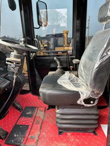 Equipo de maquinaria multifuncional de la marca Komatsu 90% nuevo modelo PC400 Motor de bomba de peso operativo de 1 tonelada incluido - Product Image 6