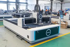 CNCファイバーレーザー切断機1500w中国製
