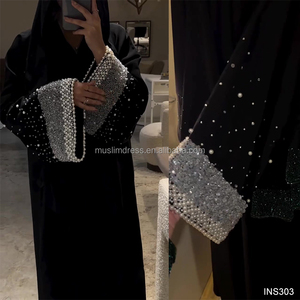 Ensemble Abaya Ouverte et <span class=keywords><strong>Hijab</strong></span> <span class=keywords><strong>de</strong></span> Luxe <span class=keywords><strong>en</strong></span> Tissu <span class=keywords><strong>de</strong></span> Qualité <span class=keywords><strong>de</strong></span> Dubaï, Brodé, Manches Longues, <span class=keywords><strong>Robe</strong></span> <span class=keywords><strong>de</strong></span> l'Aïd Style Estival Modeste Noir Blanc Combiné - Product Image 2