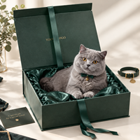 Boîte cadeau de luxe personnalisée pour animaux de compagnie, avec insert en tissu de soie doux, couvercle à rabat en feuille d'or, emballage en carton rigide recyclable et écologique, OEM