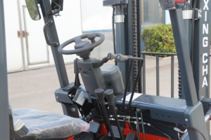 Carrello Elevatore a Combustione Interna Diesel da 2,5 a 3 Tonnellate Certificato CE ISO Montante Triplex - Product Image 6