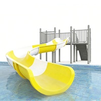 Toboggan aquatique incurvé en fibre de verre respectueux de l'environnement, hauteur 1,8 m, plateforme en acier galvanisé pour piscine, sécurité EN1176 CE