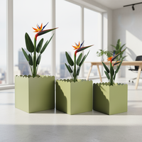 Pot Besi Persegi dengan Desain Tepi Bergelombang Fungsional untuk Luar Ruangan Set Besar 3 Pot Bunga Dekoratif untuk Taman Teras Balkon
