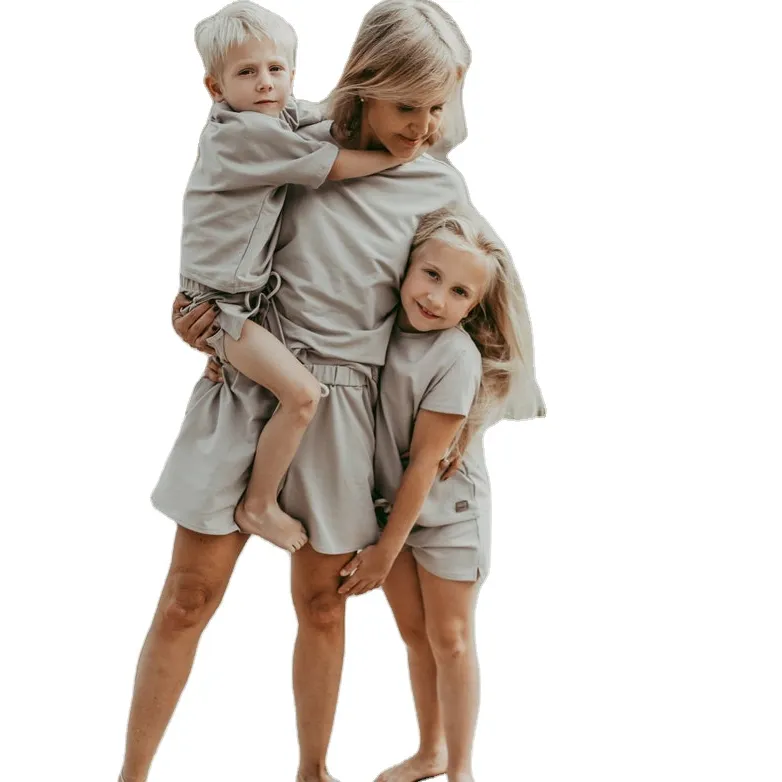 Ensemble t-shirt de famille, vêtements personnalisés maman et fille avec étiquette, de couleur unie, nouvelle collection