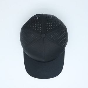 Gorra de Béisbol Unisex Personalizada de 5 Paneles con Diseño Espigado y Perforaciones Láser, Ajustable, Resistente al Agua, Color Negro Sólido, Estilo Deportivo - Product Image 4
