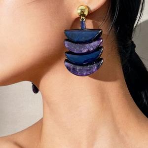 Pendientes de resina acrílica vintage, forma de media luna morada, chapados en oro, joyería de fiesta para mujer - Product Image 3