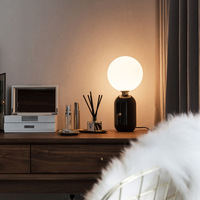 Lampe de table moderne et simple de style nordique, design de créateur, boule de verre de luxe pour salon, commande intelligente