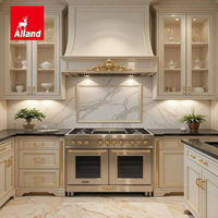 Meubles de cuisine américains traditionnels de luxe en bois massif, portes à panneaux surélevés, moulures de plafond, armoires de cuisine classiques sculptées sur mesure