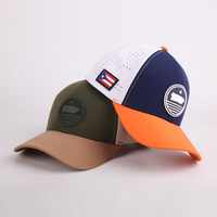 Casquette de baseball et de golf personnalisée en gros, découpée au laser, perforée, respirante, à séchage rapide, avec étiquette en caoutchouc imperméable, couleur performance