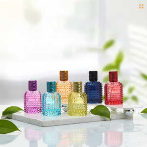 Flacons de parfum en verre de luxe personnalisés de 30 ml, 50 ml, 100 ml, avec bouchon à vis et pompe à baïonnette en diamant pour sérum de soin de la peau - Product Image 4