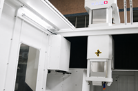 Centre d'usinage vertical CNC à double colonne robuste DC1520, entièrement fermé IP54, étanche à la poussière et à l'eau, avec interverrouillage de porte de sécurité