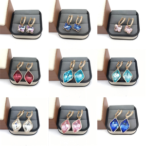 Boucles d'oreilles pendantes élégantes XUPING <span class=keywords><strong>JINGJING</strong></span>, bijoux de mode modernes, vente en gros pour boutiques, pour occasions spéciales et usage quotidien - Product Image 4