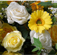 Arrangement floral en soie de roses jaunes et blanches fraîches, ensemble floral pour colonne romaine, pour mariage en extérieur, remise de diplôme, entrée d'hôtel, fleurs artificielles