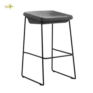 Kursi Bar Bingkai Logam Bantalan Kulit Gaya Sederhana Modern untuk Pub - Product Image 1