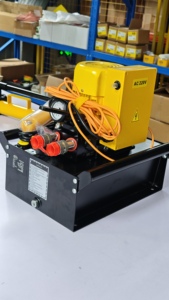 VHCP2015 ปั๊มไฮดรอลิกไฟฟ้า 70MPa 20L 1.5KW ชุดจ่ายพลังงานไฮดรอลิกสองขั้นตอนพร้อมหม้อน้ำระบายความร้อนด้วยอากาศสำหรับกระบอกไฮดรอลิก - Product Image 3