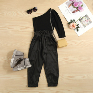 Venta al por mayor de conjuntos de ropa de moda para niñas, conjuntos de dos piezas con un solo hombro descubierto, ropa de primavera para niñas. - Product Image 3