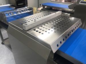 Machine à faire des croissants, ligne de production complète de croissants, mouleuse/rouleuse/coupeuse à croissants en stock au <span class=keywords><strong>meilleur</strong></span> prix - Product Image 3