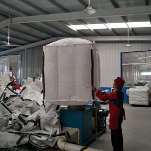 Sac Jumbo ANING robuste noir avec logo personnalisé, sac vrac FIBC stabilisé aux UV, construction à boucle croisée 5:1 pour déchets de chantier - Product Image 4