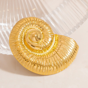 เข็มกลัดสแตนเลสทรงเปลือกหอยดีไซน์เกลียว ชุบทอง 18K ของขวัญเครื่องประดับแฟชั่นสำหรับทุกเพศ - Product Image 3