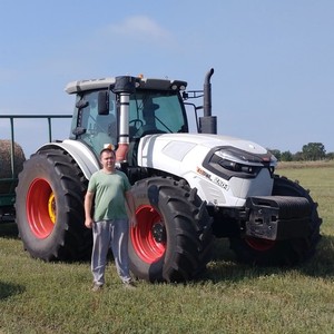 Tractor de 240HP Nuevo 4X4 Maquinaria Agrícola con Múltiples Accesorios Opcionales - Product Image 6