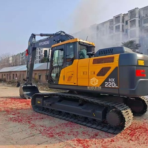 Excavatrice sur chenilles Hyundai HX220L d'occasion de haute qualité, châssis long, 22 tonnes, pelle hydraulique d'origine avec moteur Cummins QSB6.7 - Product Image 1