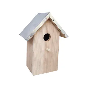 Outdoor Natural Garden Hanging Bird Feeder Wasserdichtes Holz vogelhaus mit wetter beständigem Blechdach