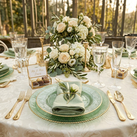 Assiette de présentation en verre vert de 13 pouces avec bord doré motif récif soleil, assiettes décoratives en gros pour la décoration de table de mariage
