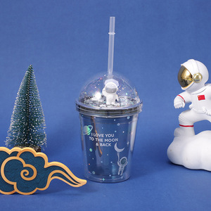 Promotionnel Enfants Creative Petit Carton En Plastique Astronaute Forme Bouteilles D'eau avec Paille - Product Image 5