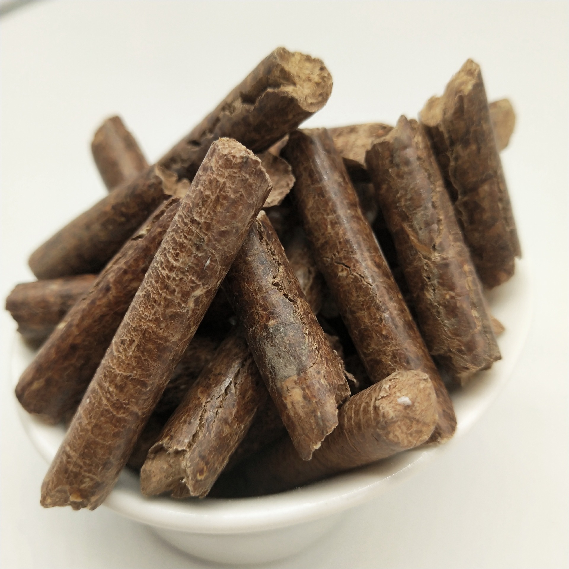 Деревянные гранулы Yi Wu по лучшей цене от производителя/деревянные гранулы размером 6 мм 8 мм-экспорт по всему миру