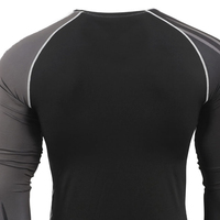 Rashguard MMA sur mesure pour hommes, manches longues, en spandex et polyester respirant.