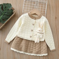 Niedliche Baby-Mädchen-Strickjacke mit Hasenmotiv, Herzknöpfen und Spitzenbesatz, 4-Farben-Kleinkind-Pullover-Set