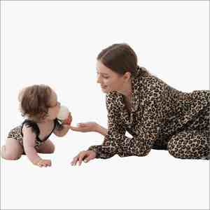 Conjuntos de Pijamas Familiares con Estampado de Leopardo para Mamá e Hija, Pijama de Manga Larga con Cintura Elástica de Bambú Modal para Bebé - Product Image 4