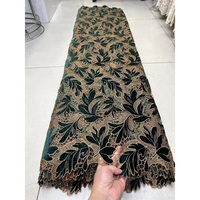 Tissu en dentelle française en velours rouge biologique pour mariage et textile d'intérieur - Tissu de créateur de luxe pour femmes