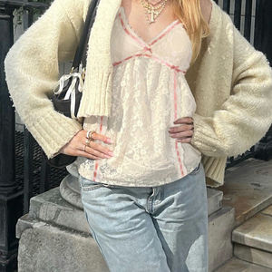 Camisola de Punto sin Mangas con Cuello en V y Ribete de Encaje para Mujer, Estilo Dulce, Casual, Versátil y Urbano - Product Image 4