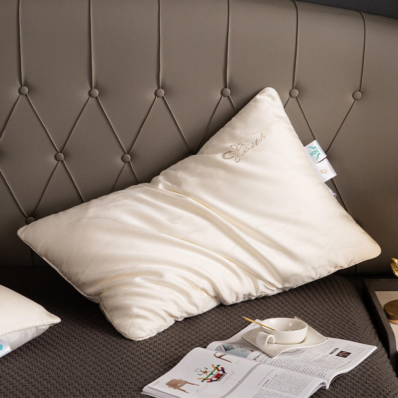 หมอนสไตล์น้ำแข็ง (สีขาวมุก)