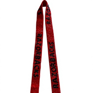 Correa Roja con Texto Negro en Relieve, Accesorio de Moda - Product Image 1