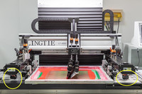 Nouvelle imprimante à écran pour panneaux PVC entièrement automatique à haute efficacité avec système de durcissement UV pour l'impression d'étiquettes et de cartes de panneaux de commande.